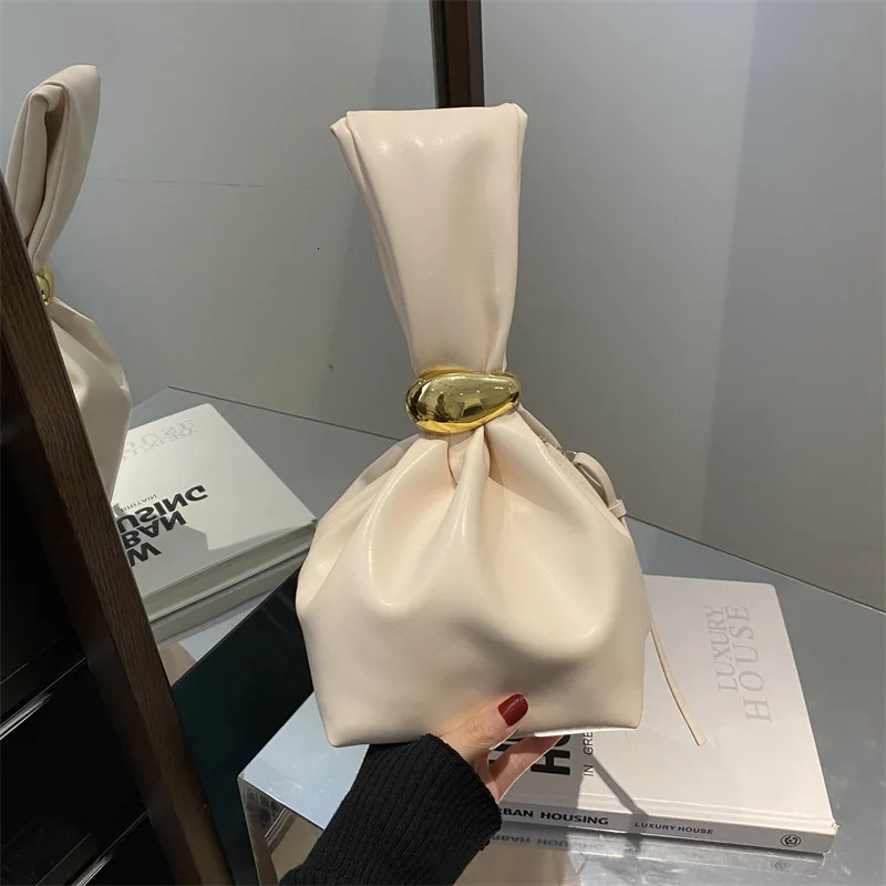 y Personality Leather Clutch Bag Women Fashion ner Solid Mini Bucket Pouch Zipper Party Evening Wrist Bags Handbags 250226