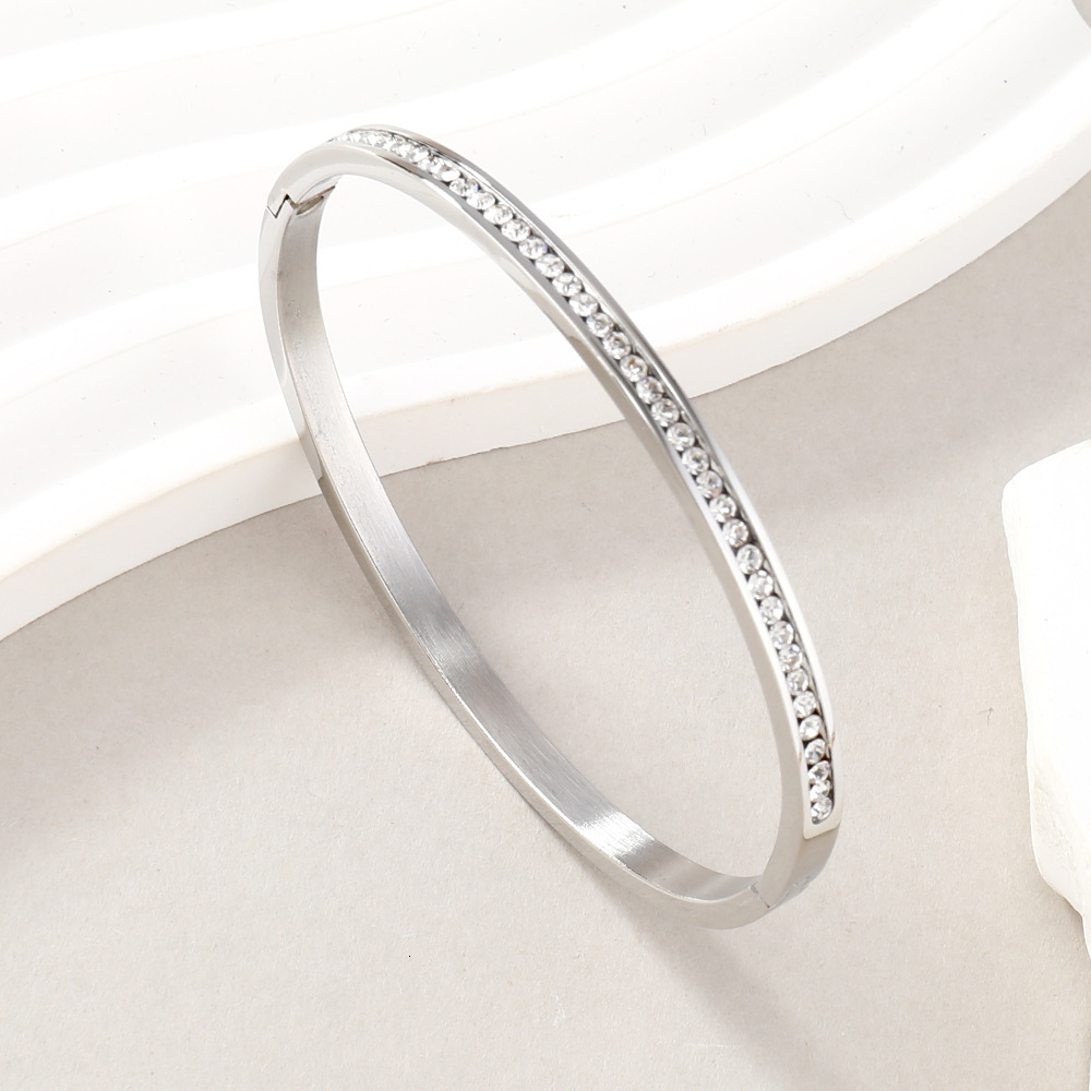 Stainless Steel Hand Jewelry High-grade Gold Inlaid With A Row Of Round Drill Buckle O-type Titanium Steel Bracelet Woman