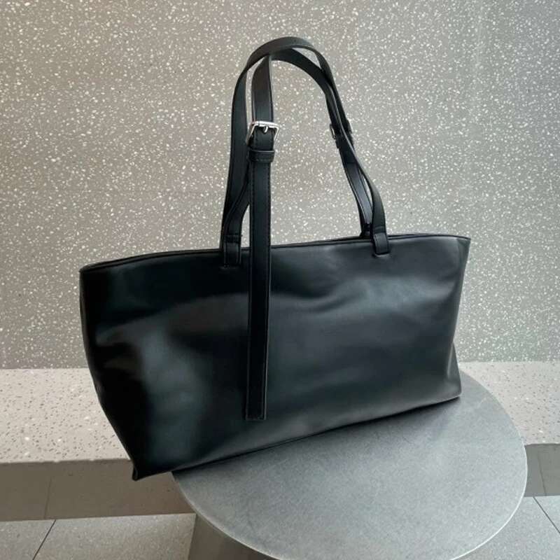 Tote Black Bags For Women Designer Handbags And Purses 2025 New In Fashion Large Capacity Commuting Underarm Shoulder