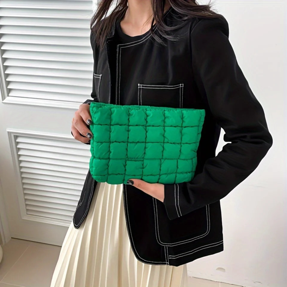 Ship from US Stylish Puffy Quilted Clutch Makeup Bag for Women Durable Spacious Cosmetics Pouch with Zipper Closure Perfect Daily Us 250227FBB