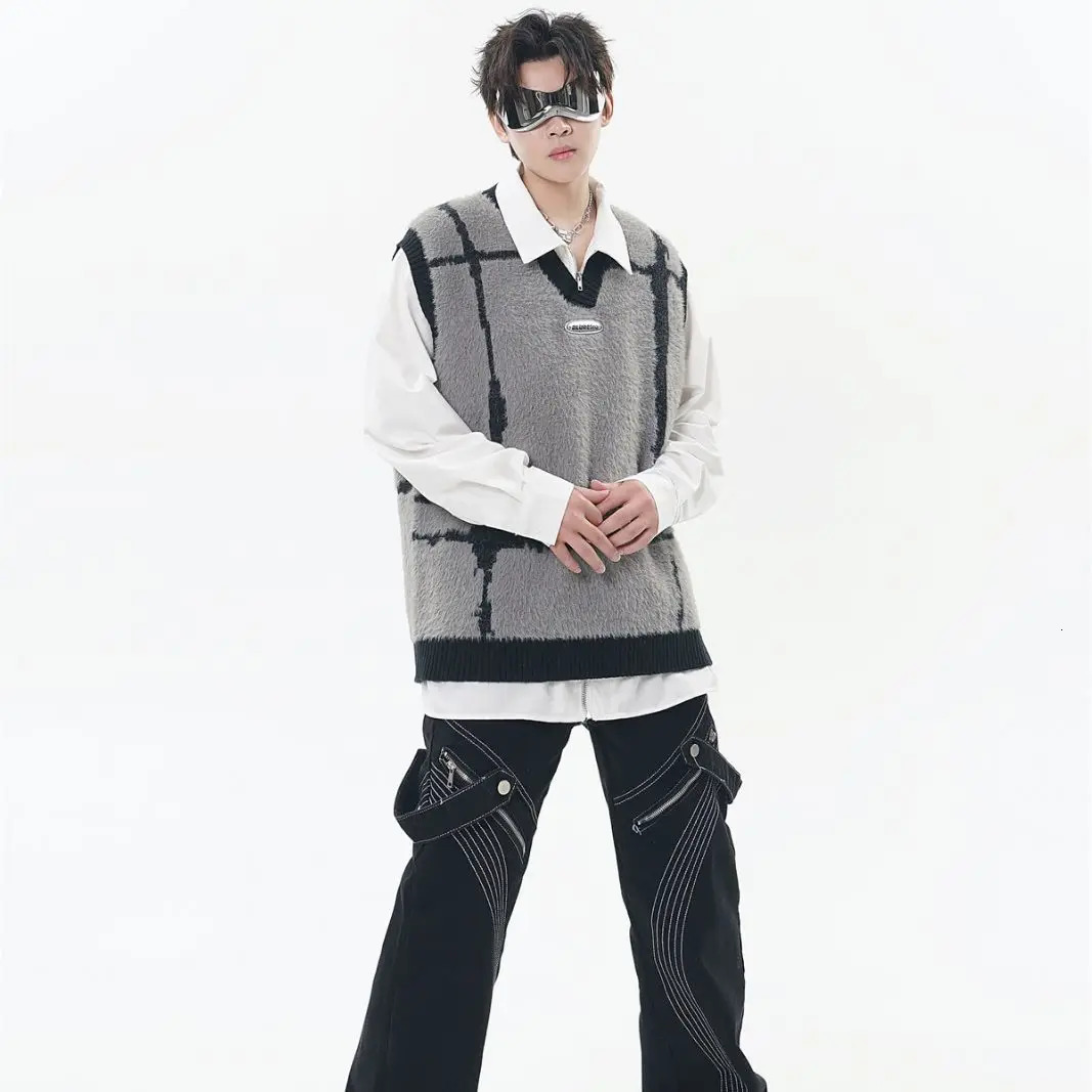 Harajuku Street Trend Stripe Splicing Vneck Knitted Sweater Couple Style Jacquard Checkered Sleeveless 250225