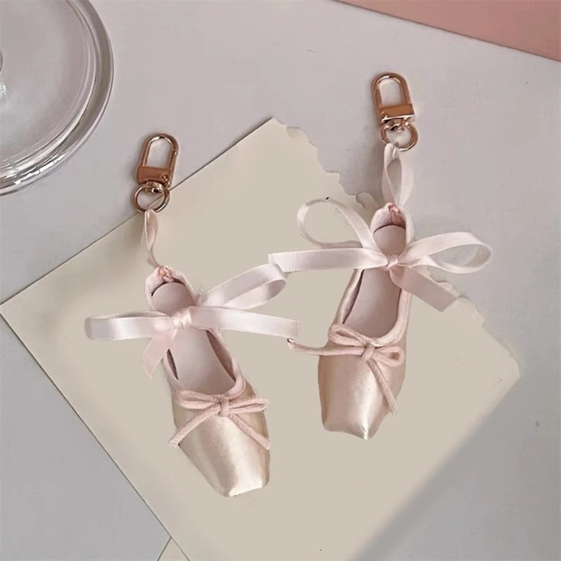 Elegant Ballet Shoes Keychain Alloy Key Holder Unique Keyring Bag Pendant Fashion Accessory for Women and Girls 250227
