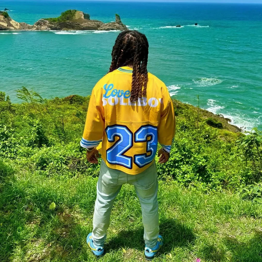 Hip hop mens single breasted with yellow character pattern retro couple summer casual V-neck breathable and comfortable 250225