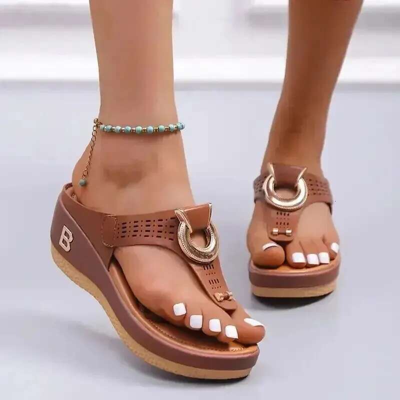 2025 Summer New Women's Large Slope Heel Sandals Designer Sandals Anti Slip Open Toed Flip Women's Comfortable Sandals High Heels