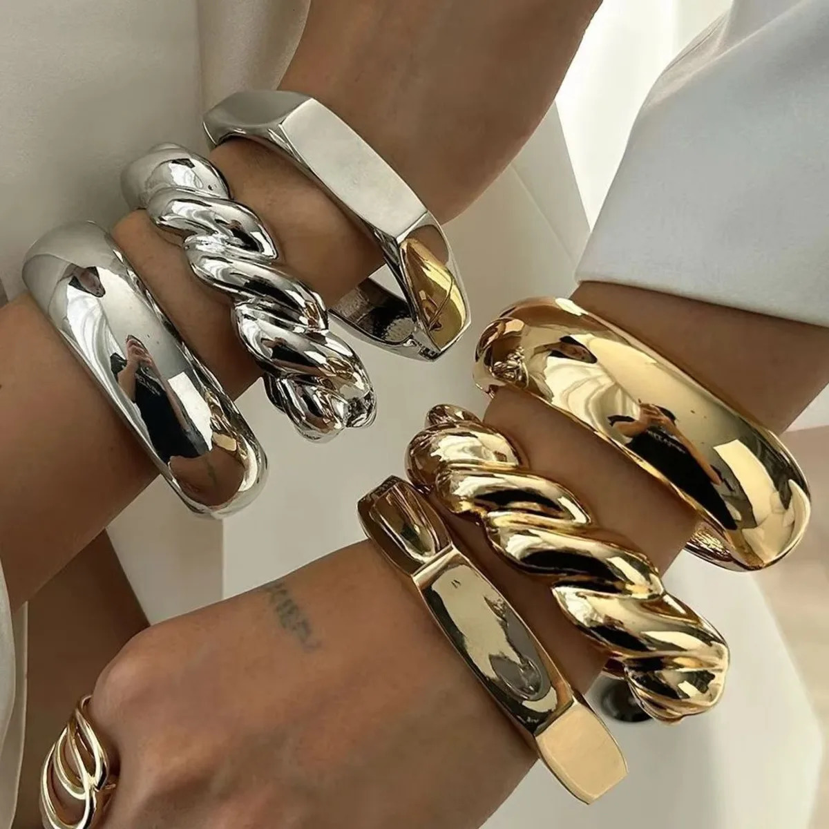 Salircon Simple Vintage Geometric Smooth Metal Bangles Bracelet for Women Men Cool Punk Spring Bangles Jewelry Accessories 250227