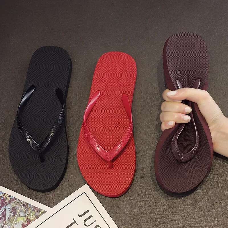 2025 New Solid Color Anti Slip Casual Designer Sandals For Couples Summer Slippers Flat Shoes Outdoor Flip Breathable Beach Sandals For Women