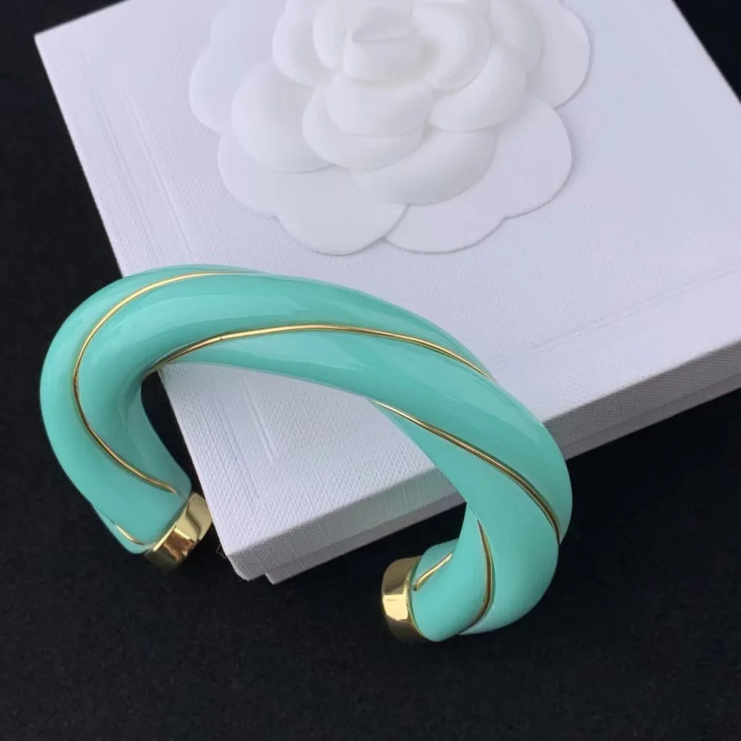 Temperament Advanced personalized Twisted gold border resin open bracelet for womens Girl party gift Jewelry accessories 250227