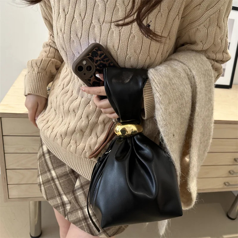 y Personality Leather Clutch Bag Women Fashion ner Solid Mini Bucket Pouch Zipper Party Evening Wrist Bags Handbags 250226