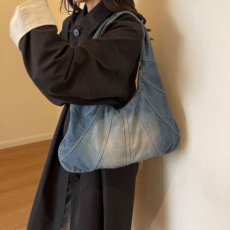 Korean version popular fashion denim shoulder for women, spicy girl, niche casual commuting armpit bag wholesale, 2024 temperament versatile new trend