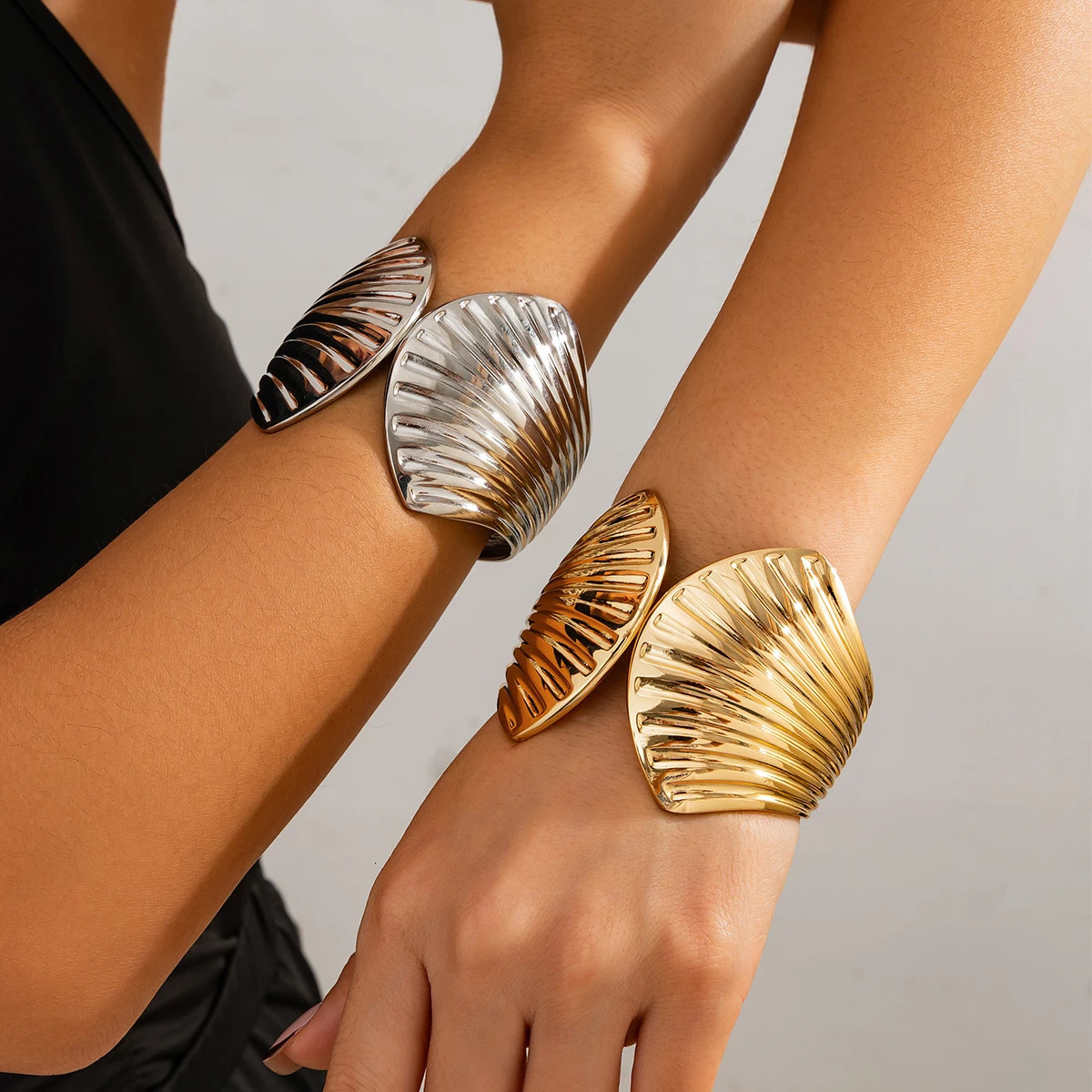 SHIXIN Fashion Alloy Scallop Large Spring Bangles for Women Simple Irregular Geometry Wide Bracelet on Hand Party Jewelry 250227