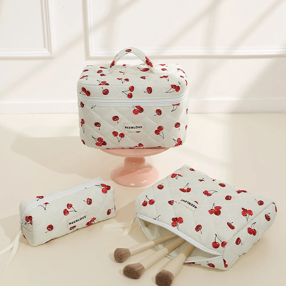 Ship from US Women Cosmetic Bag Quilted Makeup Organizer Large Capacity Portable Pouch CherryHeart Outdoor Travel 250227FBB
