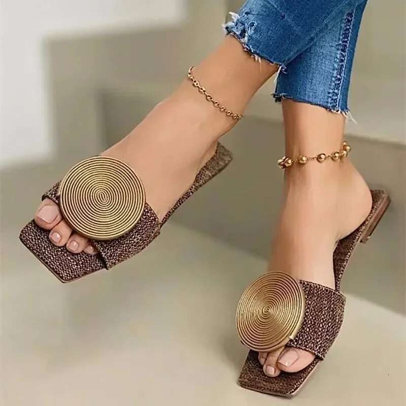 2025 New Women's Summer Flat Shoes Designer Sandals Plus Size Round Buckle Solid Color Flat Shoes Women's Casual Slippers Women's Fashi
