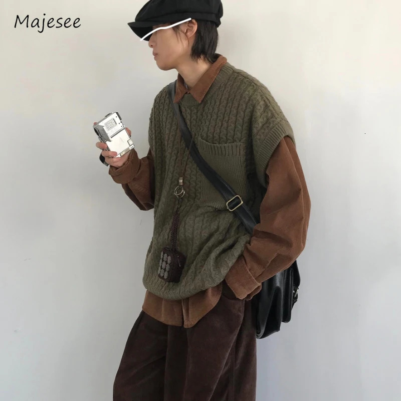 Mens simple casual autumn and winter round neck sleeveless jacquard solid color Japanese style mens retro warm pine 250225