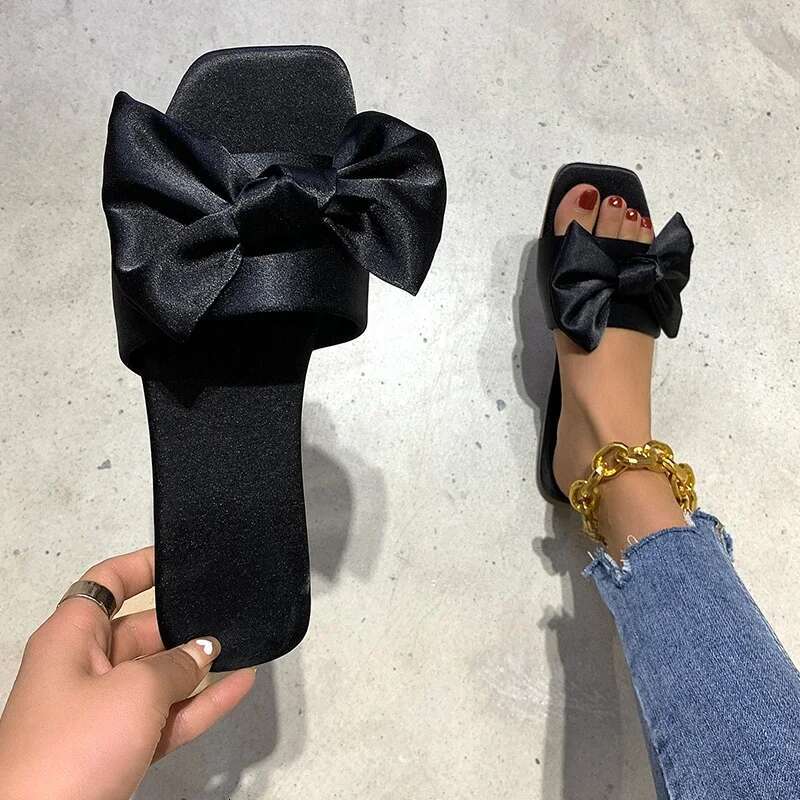 2025 New Red Summer Wedding Shoes Women's Designer Sandals Satin Soft Bottom Bridesmaid Slippers Solid Color Women's Flat Sandals Beach Slip