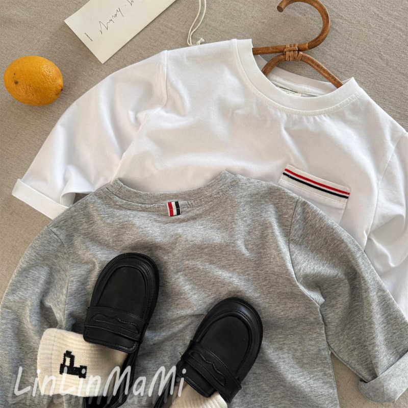 T-shirts Childrens T-shirt 2025 Spring Korean Edition Boys and Girls Western Style Light Plate Pocket T-shirt Baby Casual Solid Color Bottom Shirt Tre