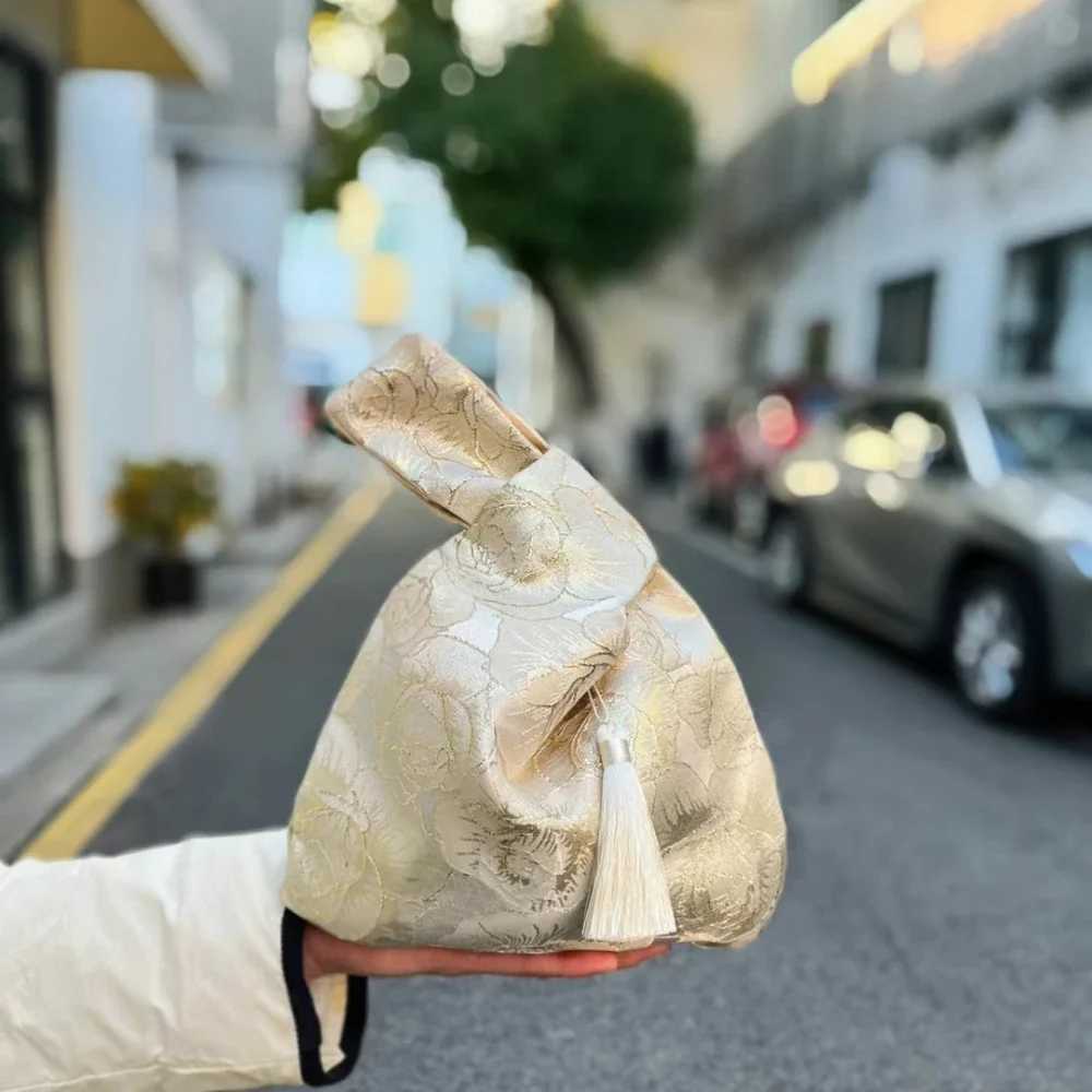 Flower Pendant Lunch Bag Cosmetic Bag New Chinese Style Handbag Tassel Knot Wrist Bag Small Item Pouch Chegsam AccessoriesXJ250227