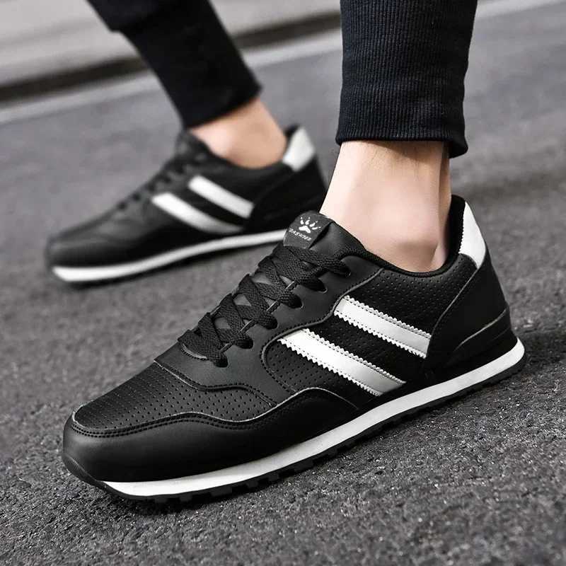 2024 Men Classical Running Shoes Lightweight Leather Outdoor Casual Sneakers Men Comfortable Sport Breathable Flat Jogging Shoes Z250319