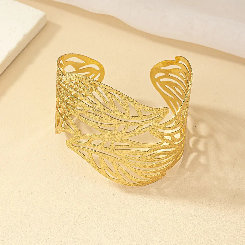 Jewelry fashionable hollow leaf bracelet female niche retro exaggerated opening hand ornament 250227