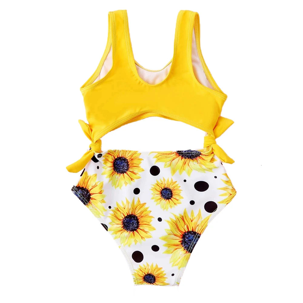 Family Matching Outfits Summer Mother Kids Swimwear Mom And Daughter Swimsuit One-Piece Bathing Suits Father Son Beach Shorts 250227
