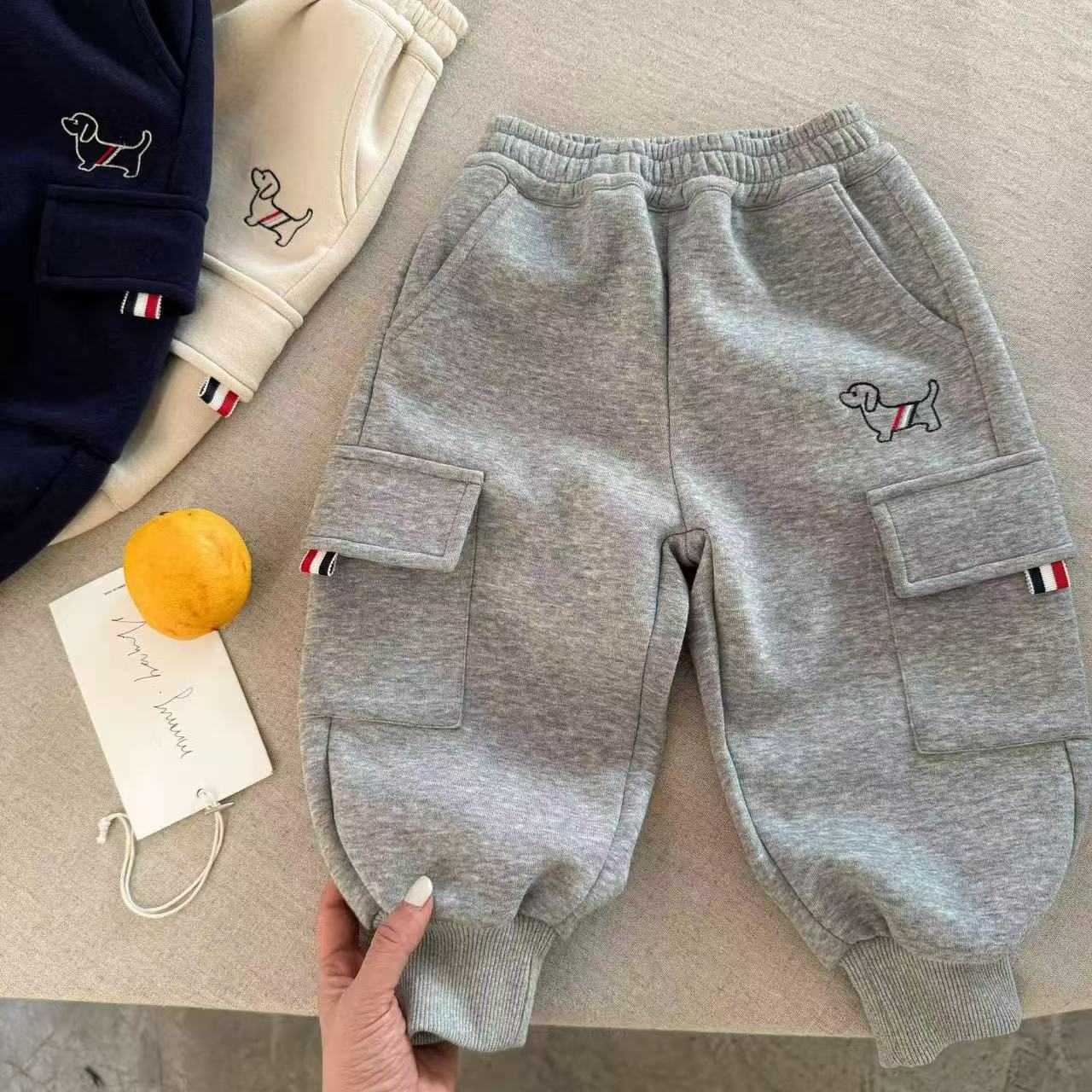 Jeans Childrens workwear pants for boys in the spring and autumn of 2025 new solid color pants baby casual sanitary pants leg binding pants womens fas