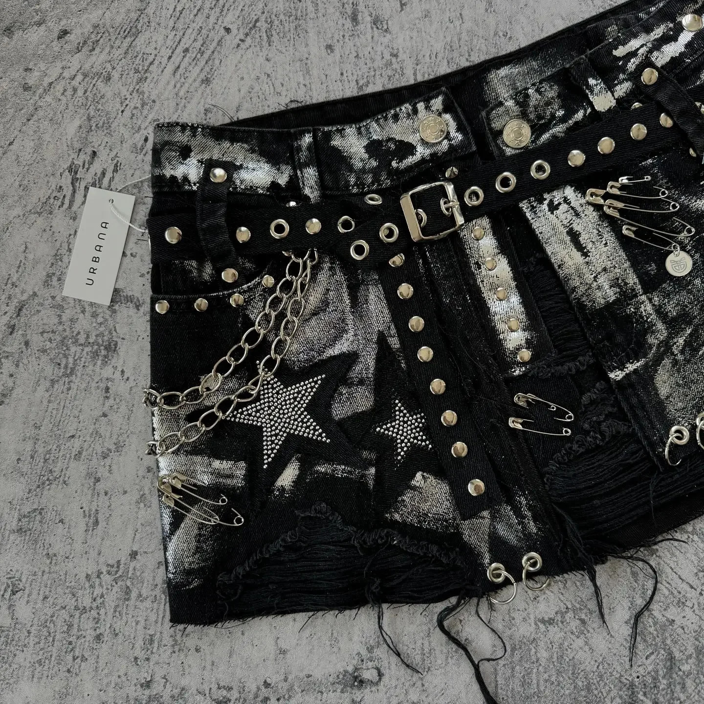 Y2K Gothic Retro Black Denim Skirt Harajuku Star Graphic Rhinestone Rivet Mini Skirt Sexy Girl Slim Low Waist Hip Skirts 250226