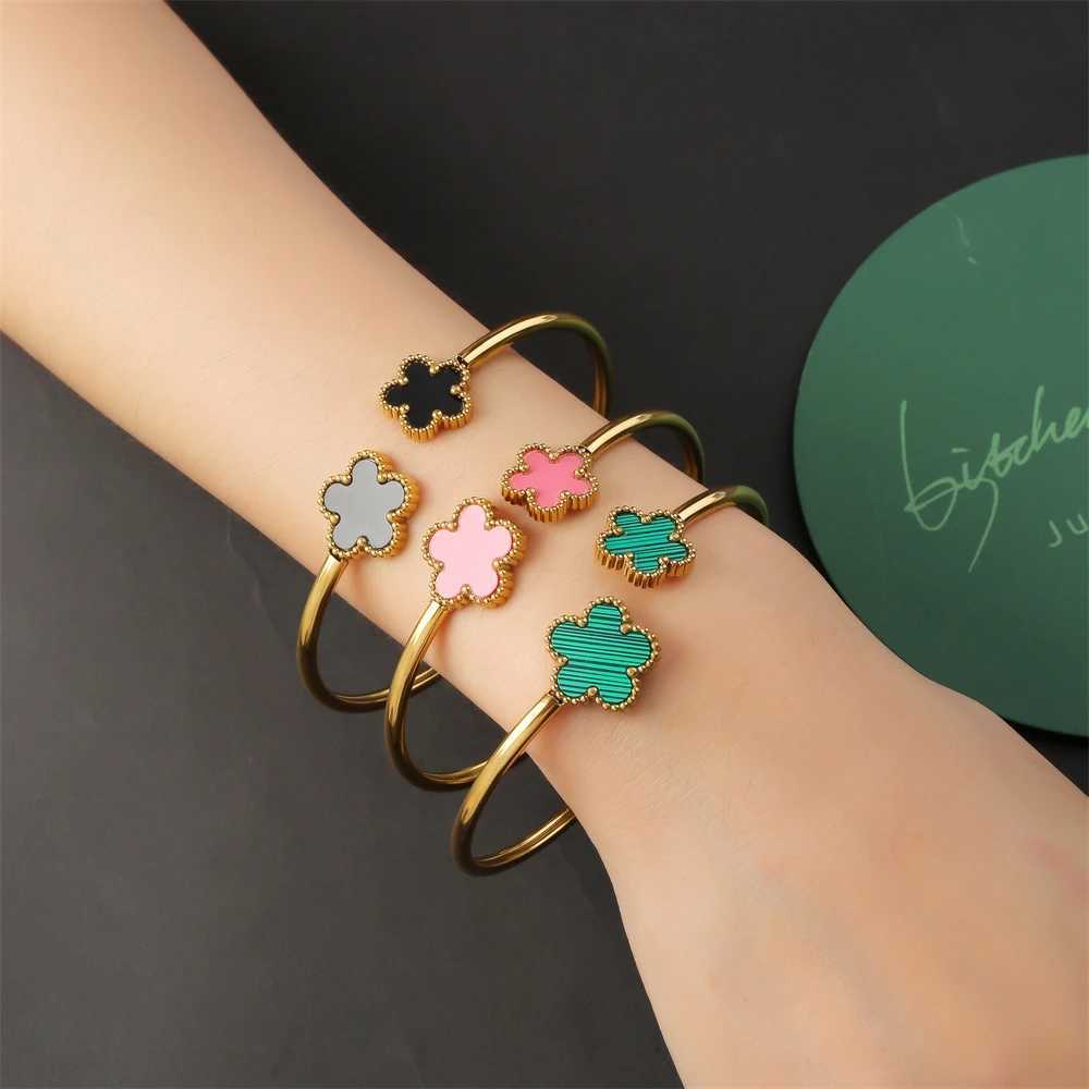 AILINFA Womens Five Flower Design Double Flower Open Bracelet Stainless Steel Galvanized 18k Waterproof Bracelet W250227