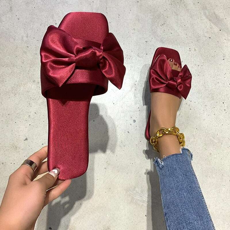 2025 New Red Summer Wedding Shoes Women's Designer Sandals Satin Soft Bottom Bridesmaid Slippers Solid Color Women's Flat Sandals Beach Slip