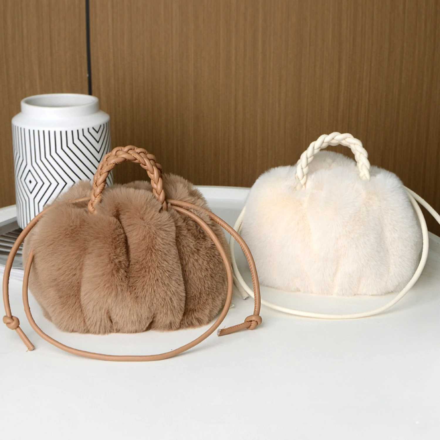 Womens Crossbody Pumpkin Plush Bags Womens New Tote Faux Plush Material Fi Niche Pleated Clouds BagsXJ250227