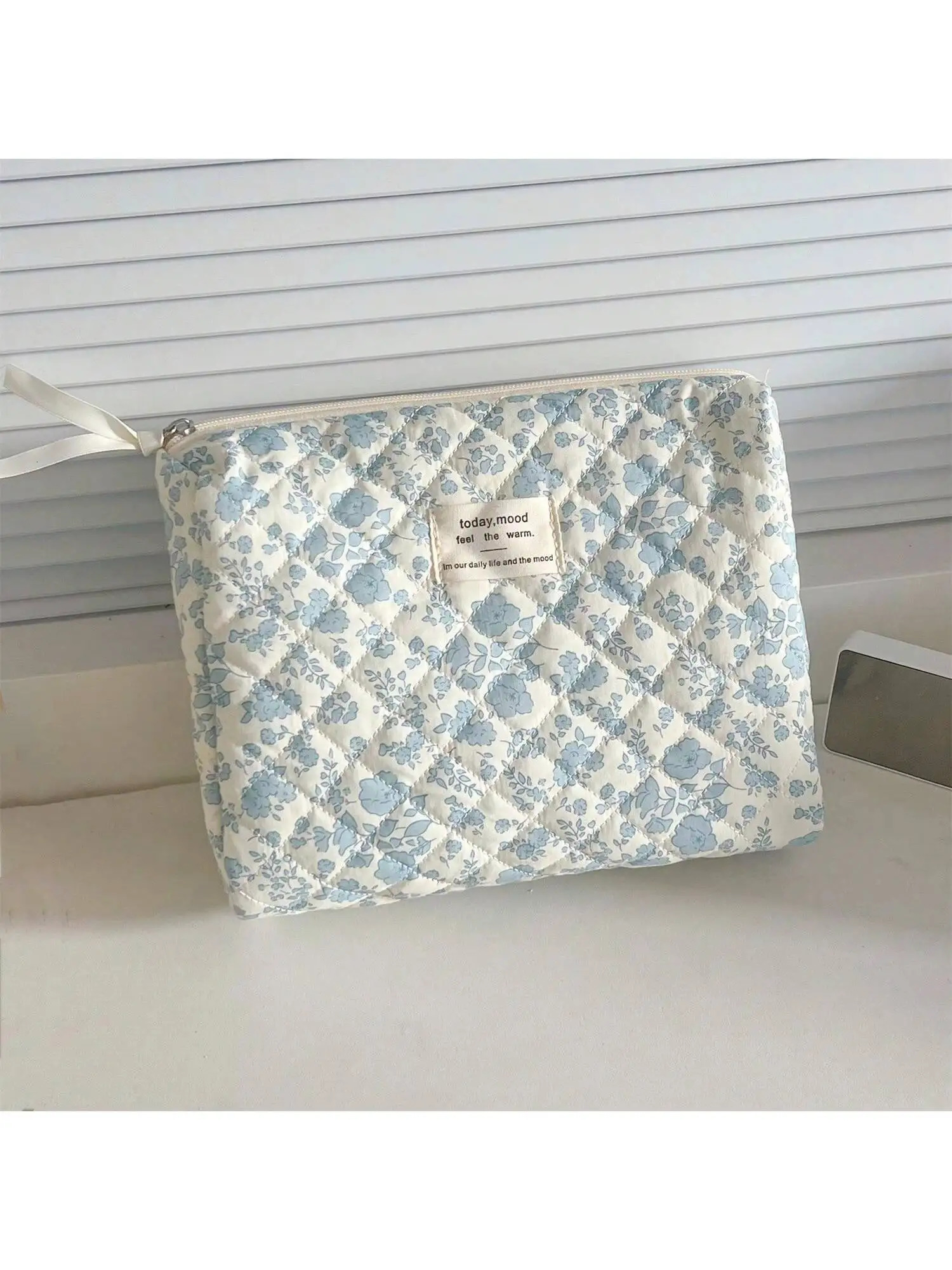 Ship from US Blue Begonia Flower Makeup Bag Women Travel Cosmetic Pouch Skincare Toiletry Ideal for Wedding Gifts Birthday Gif 250227FBB