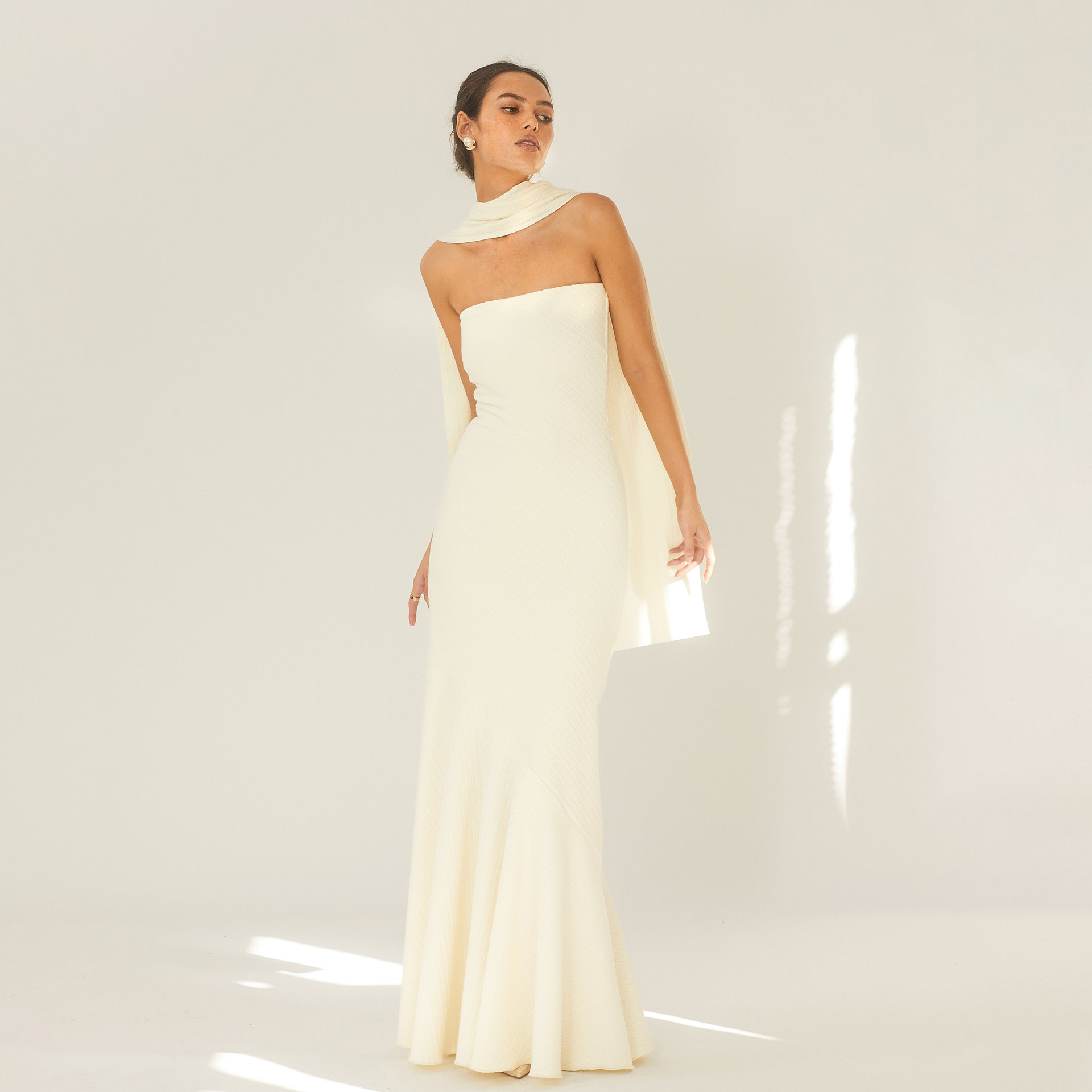 New formal dress with hanging neck leaking back fish tail pleated dress strapless one neck long dress