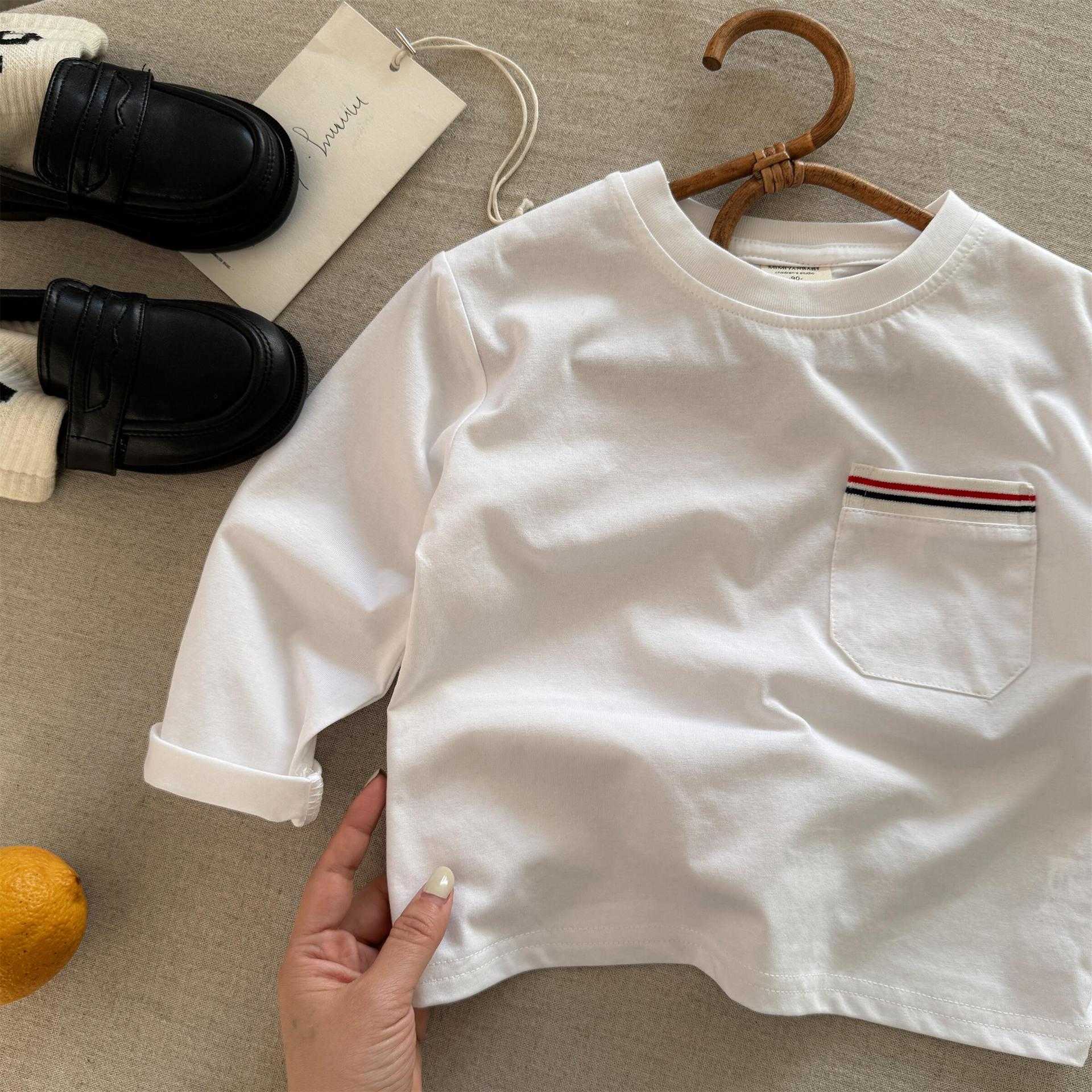 T-shirts Childrens T-shirt 2025 Spring Korean Edition Boys and Girls Western Style Light Plate Pocket T-shirt Baby Casual Solid Color Bottom Shirt Tre