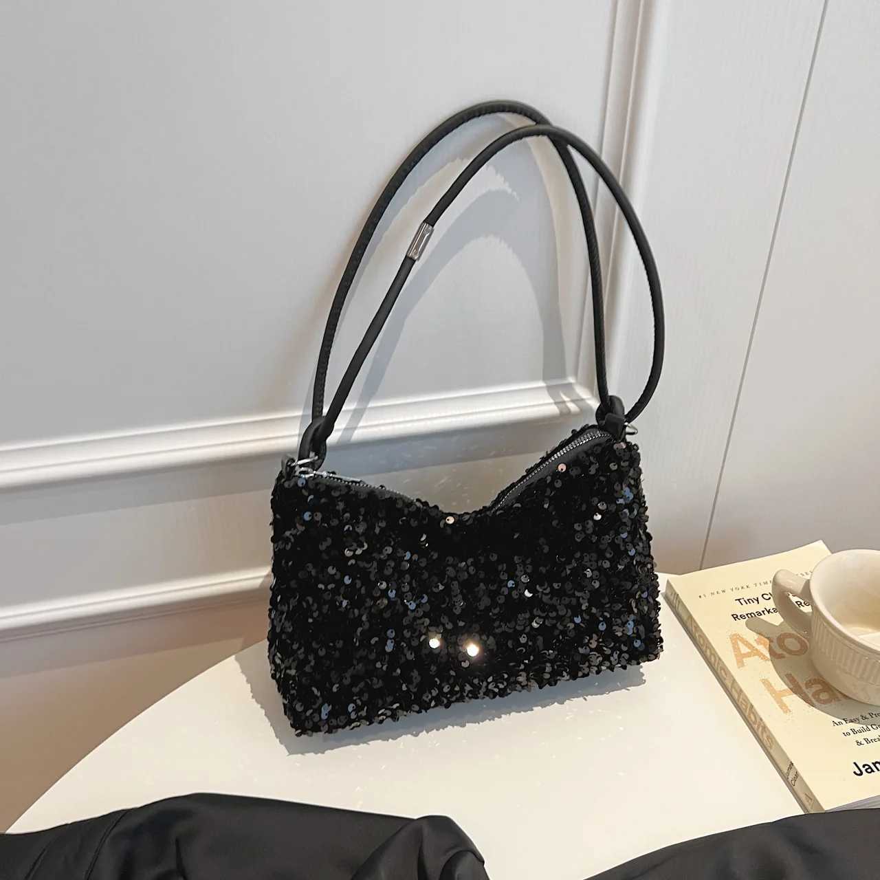 New Arrival New womens sequined shoulder bag personalized sparkling handbag French sparkling lingerie bag wedding party dinner party handbag T250227