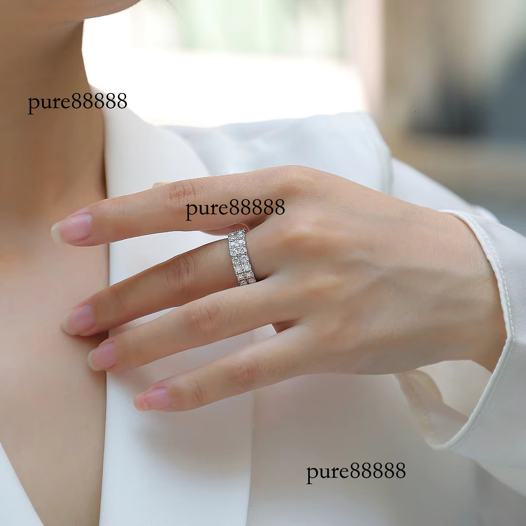 Elegant Moissanite ring for women with sier free GRA certificate
