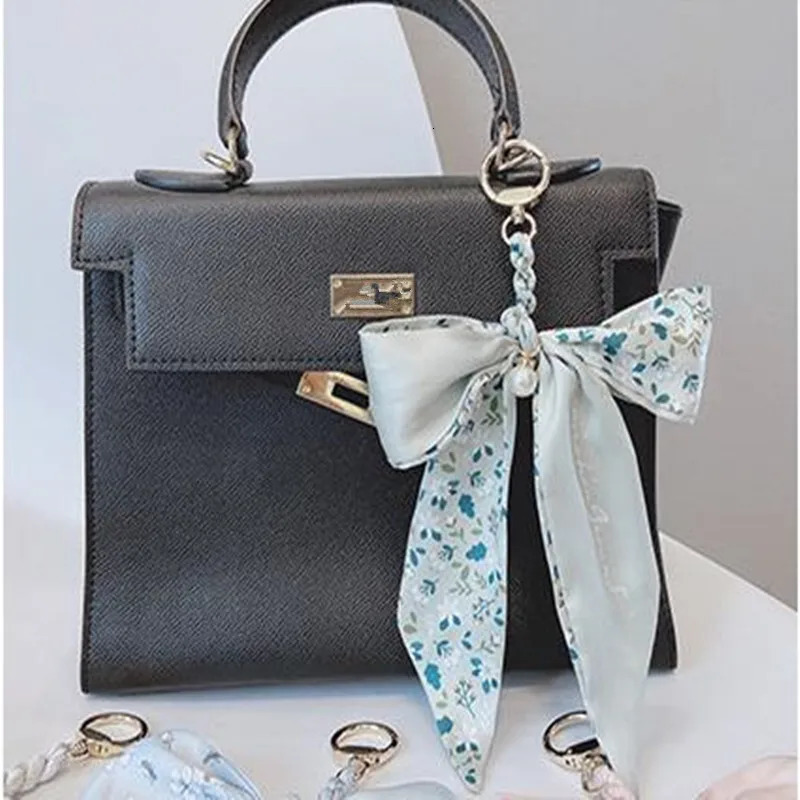 Fashion Weave Silk Scarf Keychains For Women Satin Ribbon Bowknot Pendant Keyring Charm Bag Car Key Holder Key Chains Accessory 250227