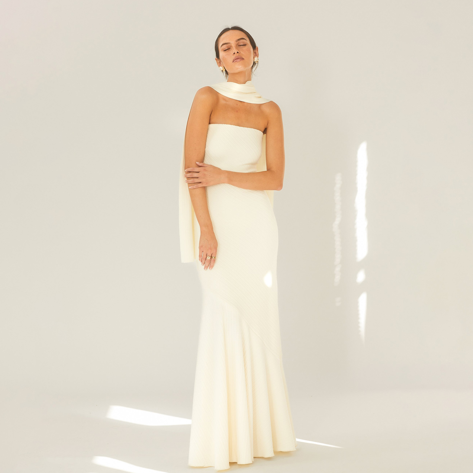 New formal dress with hanging neck leaking back fish tail pleated dress strapless one neck long dress