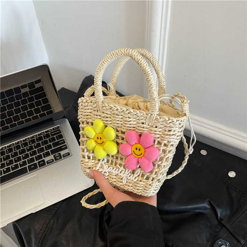 Summer woven bag 2025 new style, fresh and stylish, versatile handbag for young girls, beach vacation, beach crossbody bag