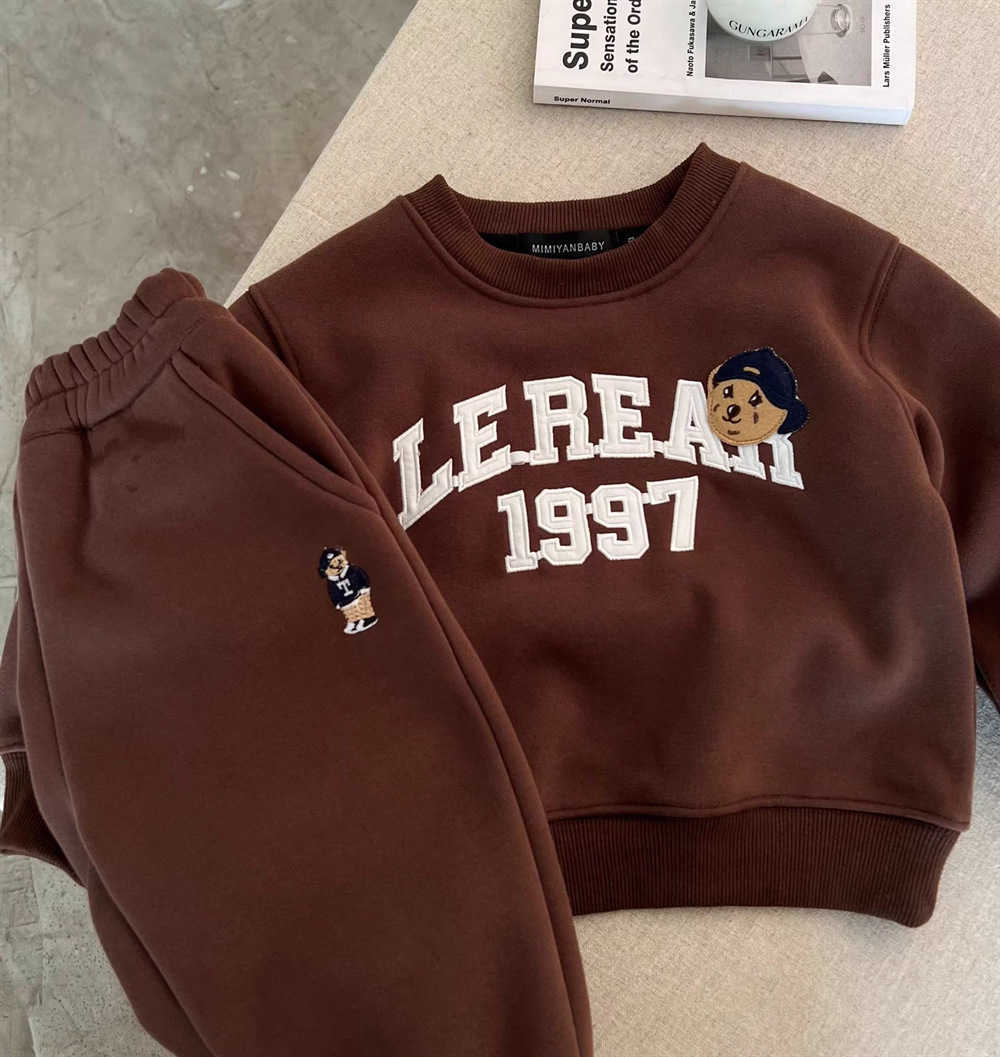 Clothing Sets Handsome Childrens Set 2025 Winter Edition Boys Cartoon Bear with Velvet Hoodie Girls One piece Velvet Pants Two piece SetY250227XTHF