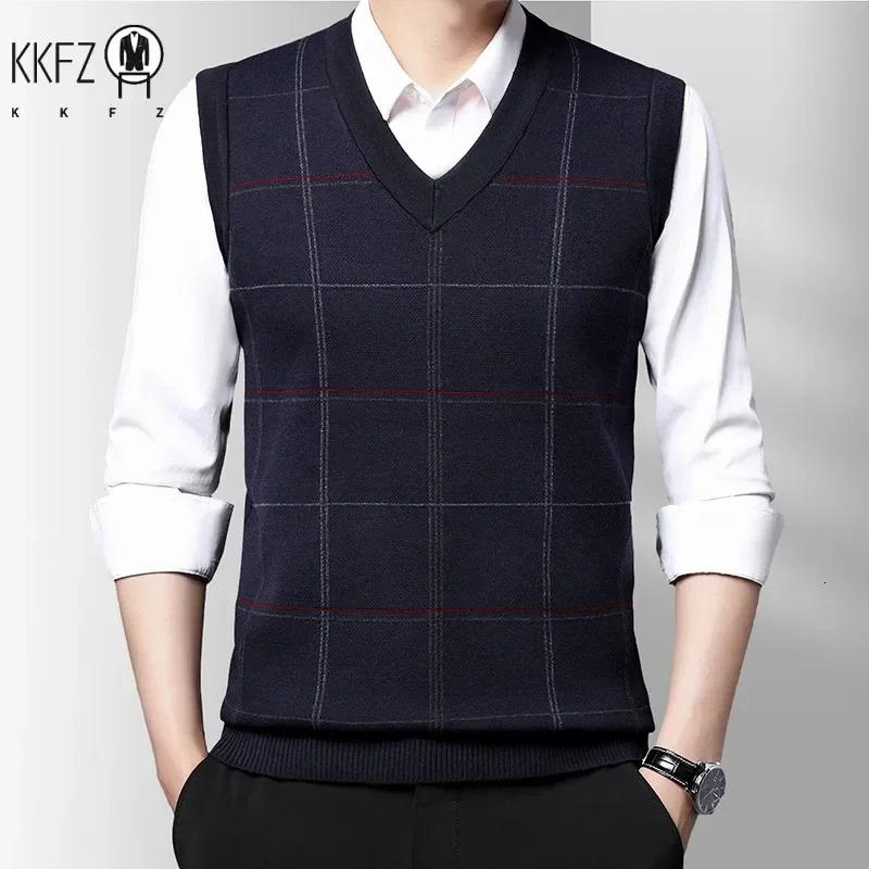 2024 autumn and winter mens printed Vneck knitted vest casual fashion warm sweater version top 250225