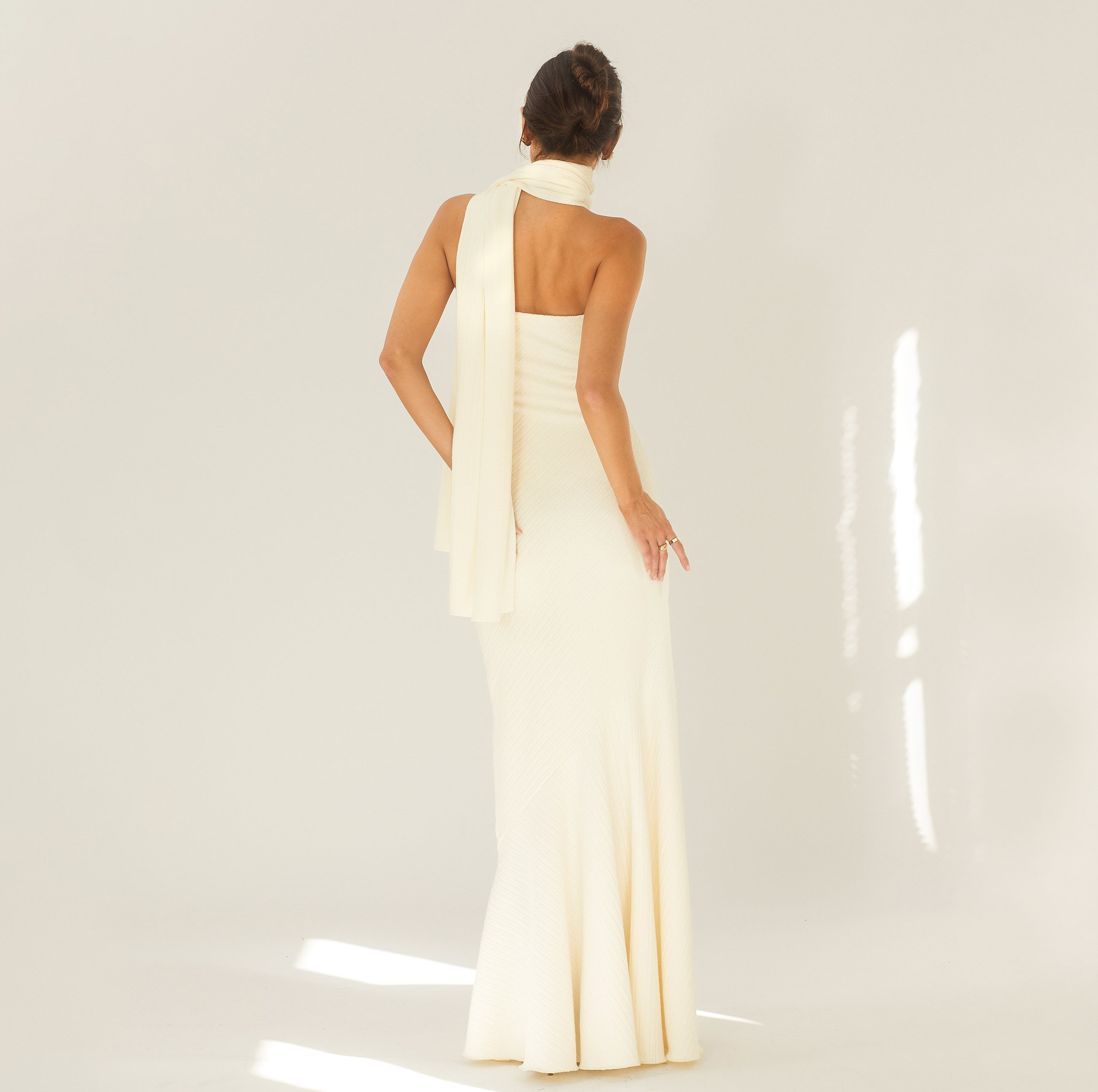 New formal dress with hanging neck leaking back fish tail pleated dress strapless one neck long dress