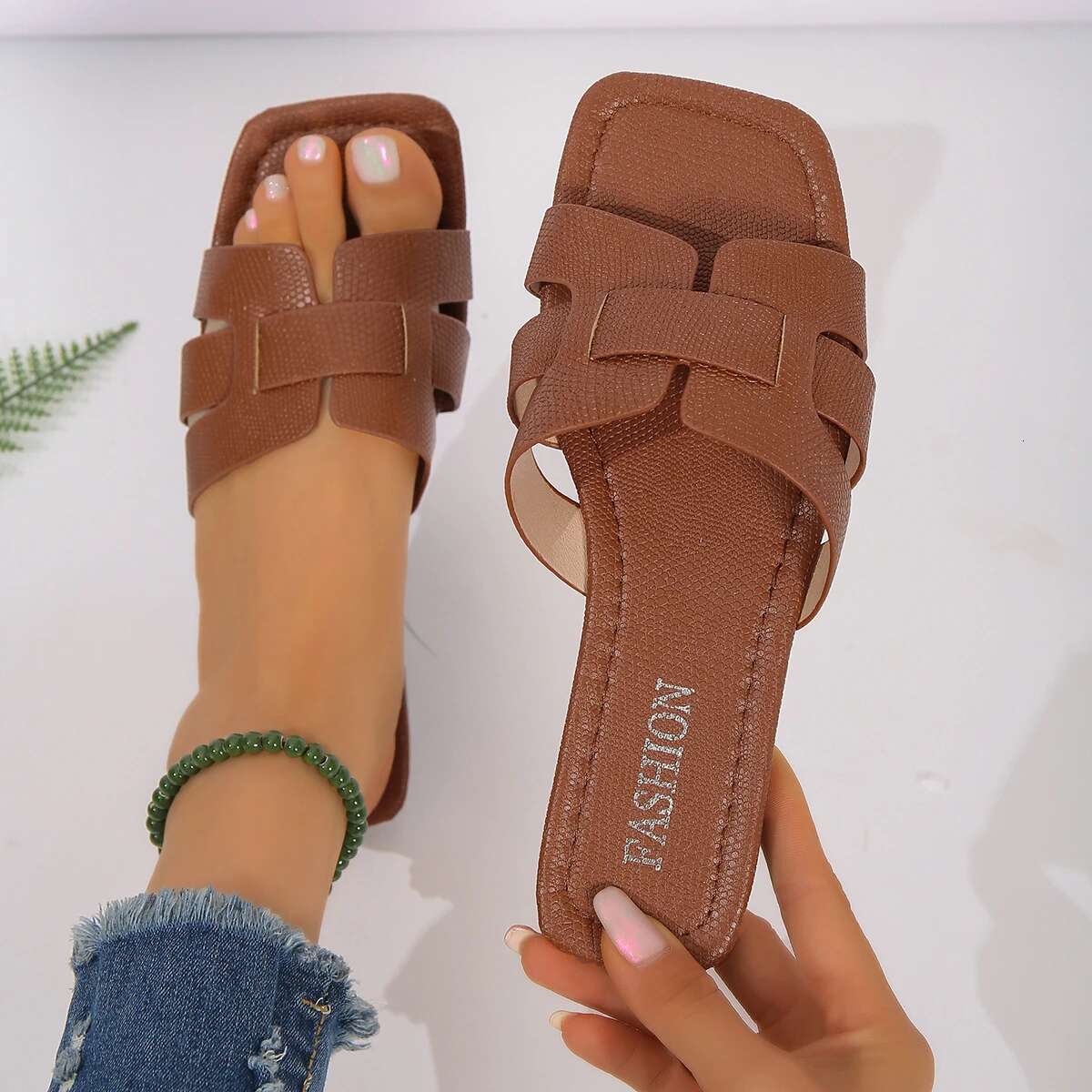 Summer New Women's Fashion Casual Sandals Multi Functional Outdoor Designer Sandals Outdoor Wear Flat Slippers White Beach Slippers