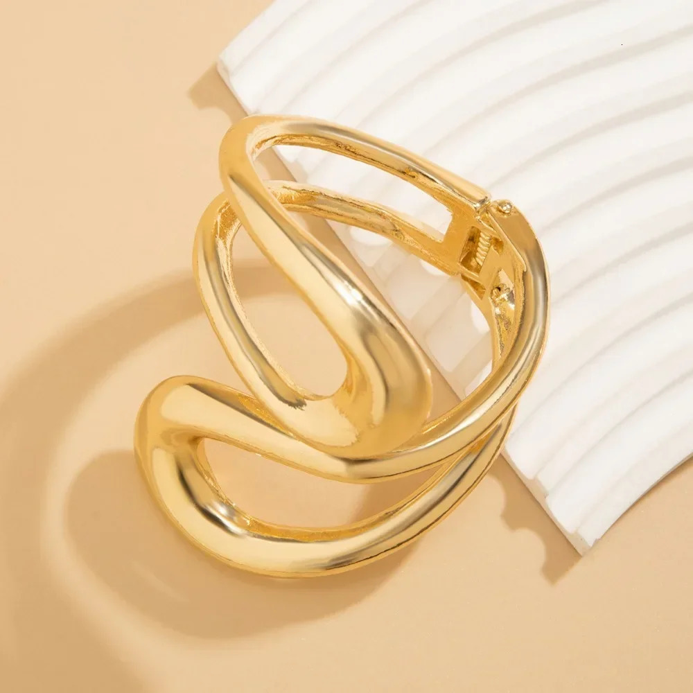 Punk Classic Geometric Twisted Open Bangles for Women Exaggerated Gold Color Heavy Metal Cuff Bracelet Fashion Party Jewelry 250227