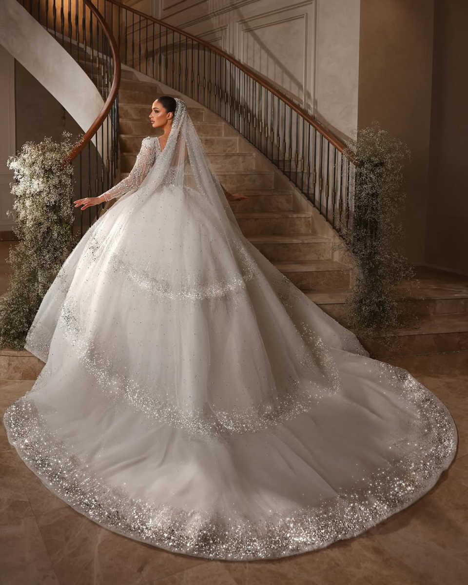 Gorgeous Ball Gown Wedding Dress For Women Sweetheart Neck Long Sleeves Bridal Gowns Crystal Sequins Sweep Train Dresses Custom Made vestidos de novia
