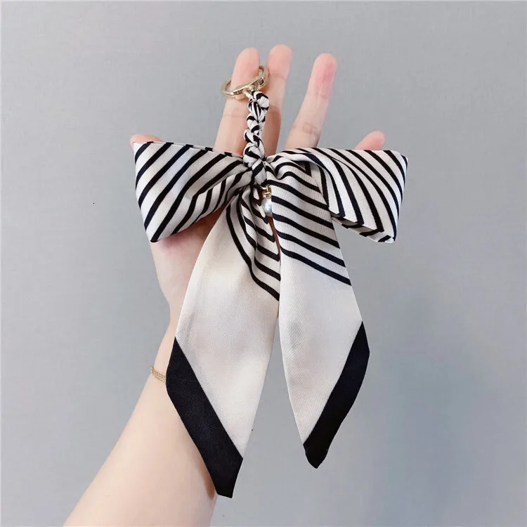 Fashion Weave Silk Scarf Keychains For Women Satin Ribbon Bowknot Pendant Keyring Charm Bag Car Key Holder Key Chains Accessory 250227
