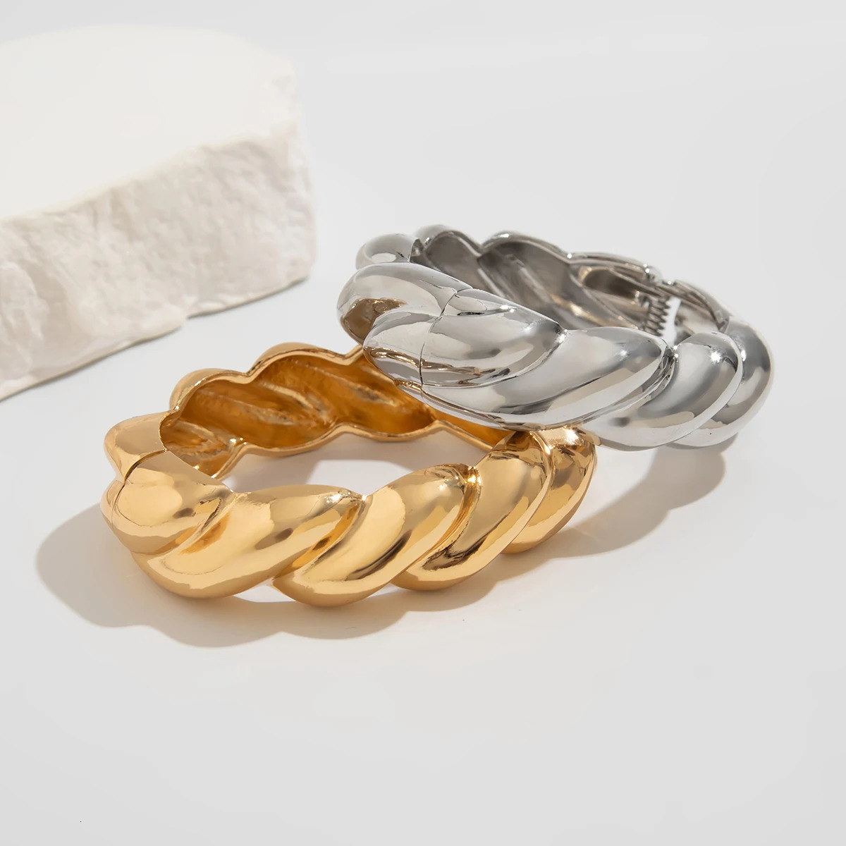 Salircon Simple Vintage Geometric Smooth Metal Bangles Bracelet for Women Men Cool Punk Spring Bangles Jewelry Accessories 250227