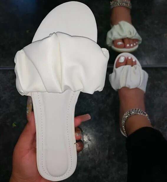 2025 New Durable Designer Sandals For Casual Home Decor Folding Outdoor Versatile Fashion Wild Beach Non Slip Sandals Women's Flat Slippers