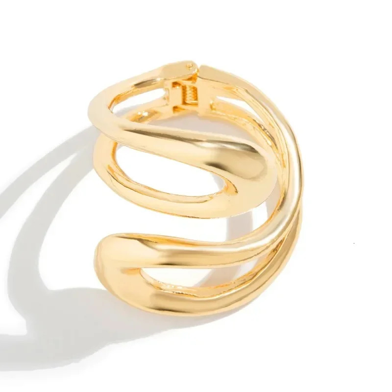 Punk Classic Geometric Twisted Open Bangles for Women Exaggerated Gold Color Heavy Metal Cuff Bracelet Fashion Jewelry 250227