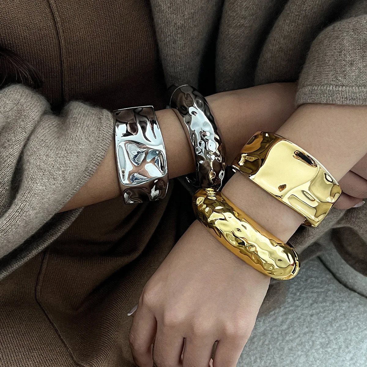 Fashion Stainless Steel Womens Jewelry Accessories Advanced s Set Irregular Sets Round Couple Bracelets Wide Grain 250227