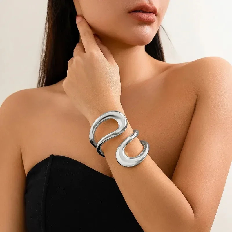Punk Classic Geometric Twisted Open Bangles for Women Exaggerated Gold Color Heavy Metal Cuff Bracelet Fashion Jewelry 250227