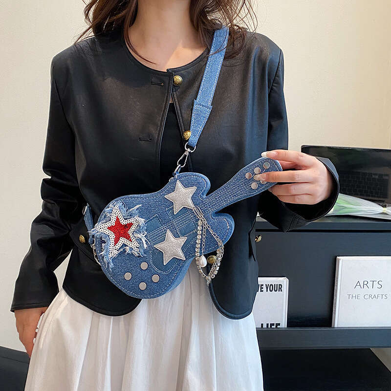 Small niche design women's creative guitar crossbody internet famous street spicy girl hip-hop style shoulder bag, 2024 new casual versatile fash