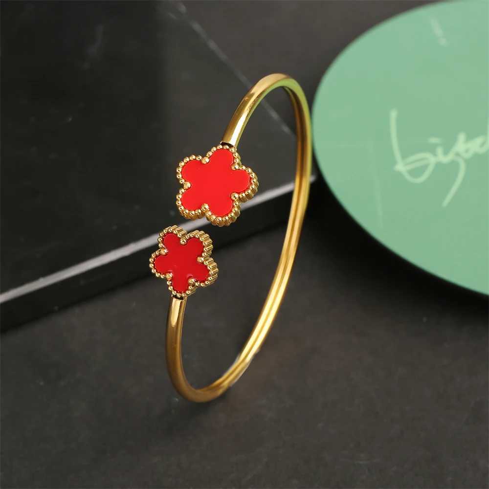 AILINFA Womens Five Flower Design Double Flower Open Bracelet Stainless Steel Galvanized 18k Waterproof Bracelet W250227